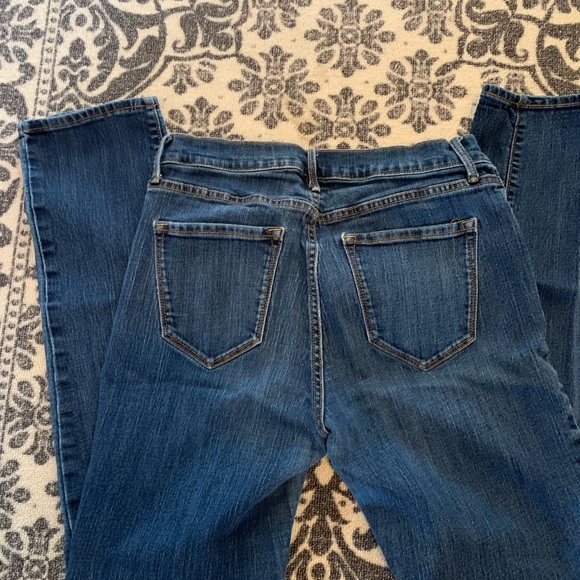 Old Navy Curvy Mid-Rise Size 8 - Picture 3 of 4
